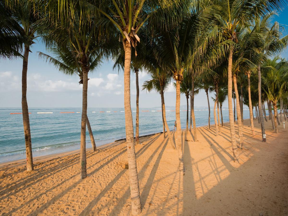 Dusit Grand Park Apartment Pantai Jomtien Bagian luar foto