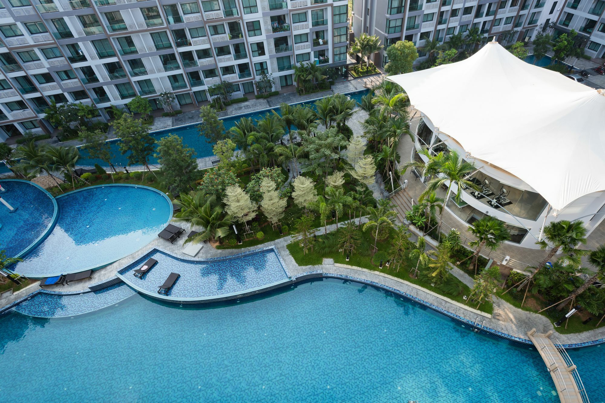 Dusit Grand Park Apartment Pantai Jomtien Bagian luar foto