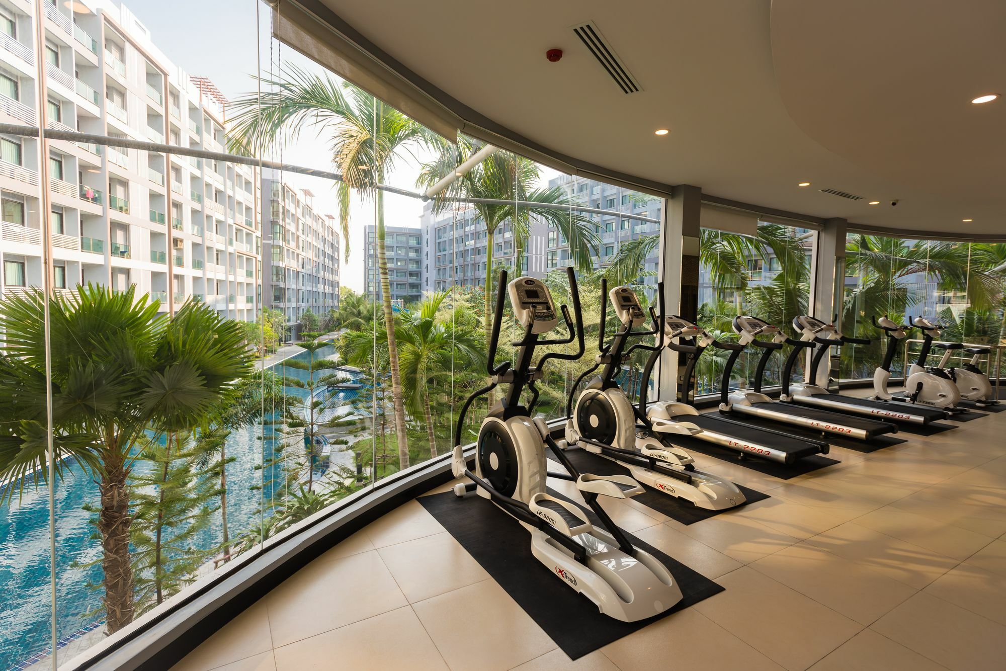 Dusit Grand Park Apartment Pantai Jomtien Bagian luar foto
